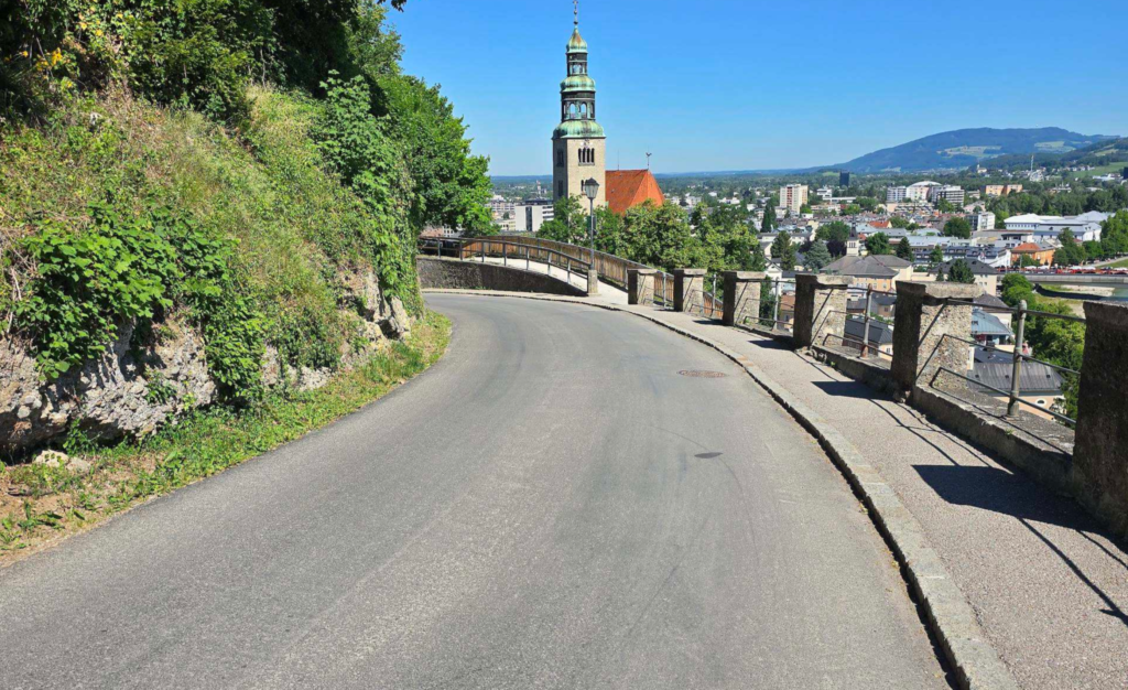 Starflexx Mönchsberg - Sanierte Augustinergasse mit Blick auf Salzburg